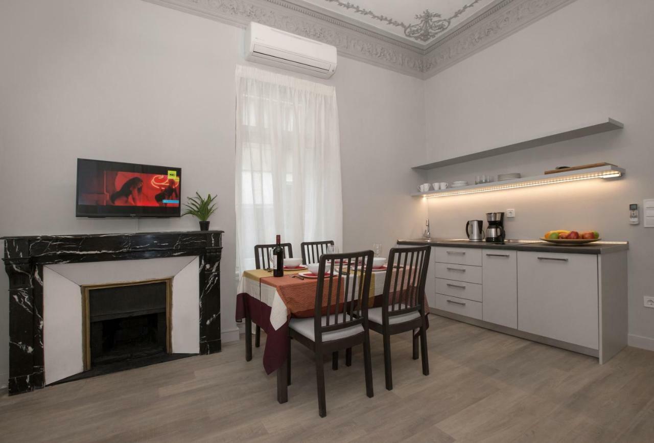 Sophisticated Apartment In Syntagma By Ghh Атина Екстериор снимка